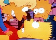 Die Simpsons – Bei einem Spiel muss Lisas Freundin Mary Bart küssen.