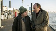 Die Kanzlei – Markus Gellert (Herbert Knaup, r.) und sein Vater Bruno Gellert (Michael Hanemann, l.) erzählt seinem Vater von seiner Hochzeit.
