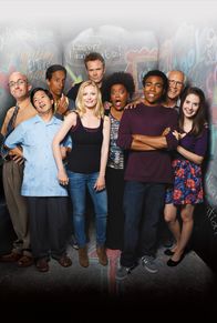 Community – (3. Staffel) - Community - Eine ganz spezielle Lerngruppe: (v.l.n.r.) Dean Pelton (Jim Rash), Senor Chang (Ken Jeong), Abed Nadir (Danny Pudi), Britta Perry (Gillian Jacobs), Jeff Winger (Joel McHale), Shirley Bennett (Yvette Nicole Brown), Troy Barnes (Donald Glover), Pierce Hawthorne (Chevy Chase) und Annie Edison (Alison Brie) ...