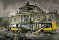 Unterm Radar – Bombenanschlag in Berlin. Betroffen ist genau die Buslinie, die Seebergs Tochter Marie oft nutzt. Und von Marie und ihrem marokkanischen Freund fehlt jede Spur.
