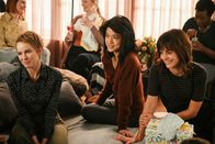 A Million Little Things – A Million Little Things Staffel 2 Folge 18 Drei Freundinnen: Allison Miller als Maggie Bloom, Grace Park als Katherine Kim, Stephanie Szostak als Delilah Dixon