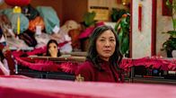 Everything Everywhere All at Once – Beim chinesischen Neujahrsfest in der Wäscherei: Evelyn (Michelle Yeoh) steht endlich zu sich.