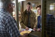 Navy CIS: Origins – Special Agent Leroy Jethro Gibbs (Austin Stowell, Mitte); Special Agent Bernard Randolf (Caleb Foote, r.)