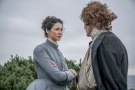 Outlander – Outlander Staffel 3 Folge 8 Ein Abenteuer wartet an der Küste: Caitriona Balfe als Claire Randall, Sam Heughan als Jamie Fraser Copyright: SRF/2017 Sony Pictures Television Inc.