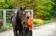 WaPo Bodensee – Jenny Guldenstein (Giulia Goldammer), Pferdenärrin und passionierte Jägerin, ist nach Tod des Familienoberhauptes aus Kanada zurückgekehrt, um die Nachlassangelegenheiten mit ihren Brüdern zu regeln.