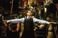Das Phantom – Geschäftsmann Xander Drax (Treat Williams) sucht seit einiger Zeit nach den drei Schädeln von Touganda.