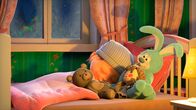Mascha und der Bär – Mascha ist nun mit ihren Kuscheltieren wieder versöhnt.