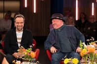 Kölner Treff – Sie sind die Lieblinge des Westens: Unsere Stars im WDR Fernsehen! Carolin Kebekus, Jan Josef Liefers (Foto, l) und Axel Prahl (Foto, r), Sven Plöger, Yvonne Willicks, Björn Freitag, Tamina Kallert und Marie-Luise Marjan. Sie alle treffen in nur einer Sendung aufeinander - und zwar in unserem neuen "Kölner Treff Best of". Beste Unterhaltung mit Ausschnitten aus Gesprächen vergangener "Kölner Treff"-Ausgaben, die geführt wurden mit Susan Link, Micky Beisenherz und Bettina Böttinger.
