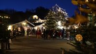 Hoagascht – Eindrücke vom Adventmarkt St. Leonhard abends während ServusTV’s „Hoagascht – Weihnachtswerk mit Seele“, am Adventmarkt St. Leonhard bei Grödig, Salzburg, Österreich am 30.November 2024.