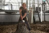 Thor – Eigentlich hatte es sich Thor (Chris Hemsworth) einfacher vorgestellt, den Hammer Mjölnir wieder an sich zu nehmen, aber Odin legt ihm Steine in den Weg ...