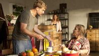 Einfach Rosa - Die zweite Chance – Mark (Janek Rieke) und Ruth (Petra Kelling, rechts) streiten sich. Rosa (Alexandra Neldel) versucht zu schlichten.