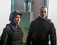 Quantico – Yasmine Al Massri (Nimah Amin), Jake McLaughlin (Ryan Booth).