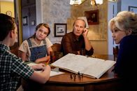 Young Sheldon – (v.l.n.r.) Sheldon Cooper (Iain Armitage); Missy Cooper (Raegan Revord); Coach Dale Ballard (Craig T. Nelson); Connie "Meemaw" Tucker (Annie Potts)