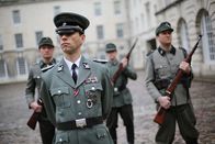 Komplizen des Bösen – Reinhard Heydrich (Daniel Chapple, vorne)