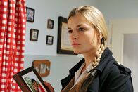Sturm der Liebe – ARD STURM DER LIEBE FOLGE 1413 Uhr im ERSTEN. Bei Theresas (Ines Lutz) innerem Kampf siegt die Liebe zu Moritz.