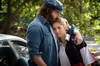 Bump – Dom Chalmers (Angus Sampson, l.); Olympia "Oly" Chalmers-Davis (Nathalie Morris, r.)