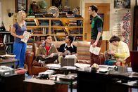 The Big Bang Theory – (v.li.) Kaley Cuoco (Penny), Johnny Galecki (Leonard), Kunal Nayyar (Rajesh), Jim Parsons (Sheldon), Simon Helberg (Howard).