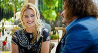 Focus – L-R: Jess (Margot Robbie), Farhad (Adrian Martinez).