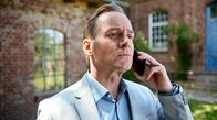 Freitag im Ersten: Praxis mit Meerblick – Ein neuer Kunstgalerist sorgt bei Dr. Heckmann (Patrick Heyn) für Unruhe.