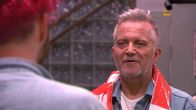 Promi Big Brother – Jörg Knör (re.) parodiert Sam Dylan.