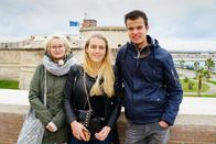 Verrückt nach Meer – Die drei Schiffspraktikanten auf Stadtbesichtigung in Rom. Hotelpraktikantin Julia Zaus, Küchenpraktikantin Franziska Burkhardt und Schreinerpraktikant Thomas Briegel.