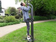 Die Tricks ... – Jo Hiller beim Fitnessgeräte-Check