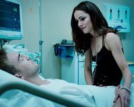 The Royals – Wird sich Eleanor (Alexandra Park, r.) wirklich für die Liebe und damit für Jasper (Tom Austen, l.) entscheiden oder lässt sie sich von Robert beeinflussen?