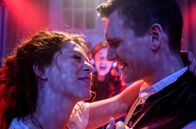 Sturm der Liebe – ARD STURM DER LIEBE FOLGE 4661 Uhr im ERSTEN. Während DJ Emilia bei der Party zeigt, was in ihr steckt, ziehen sich Marlon (Frederik Bott r.) und Fanny (Johanna Graen l.) vorfreudig zu ihrer Hochzeitsnacht zurück.