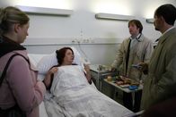 Stromberg – v.l.) im Krankenhaus. Die wundert sich doch sehr über den Besuch ihres Chefs.