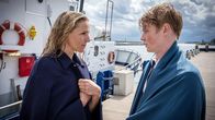 Praxis mit Meerblick – Praxis mit Meerblick – Der einsame Schwimmer Mutter und Sohn müssen plötzlich als Rettungsschwimmer agieren: Tanja Wedhorn als Nora Kaminski, Lukas Zumbrock als Kai Kaminski Copyright: SRF/ARD Degeto/Boris Laewen