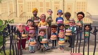 Paddingtons Abenteuer – Mr. Gruber (l.), Ms. Potts (2.v.l.), Simi (3.v.l.), Baaz (4.v.l.), Mr. Curry (7.v.l.), Mateo (m.), Toq (5.v.r.), Zakira (4.v.r.)