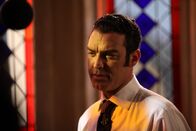 The Royals – Wird er mit seinen Intrigen weiter bestehen können? König Cyrus (Jake Maskall) ...