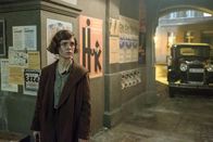 Babylon Berlin – Charlotte Ritter (Liv Lisa Fries) auf nächtlicher Erkundungstour.
