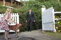 Death in Paradise – Georgie Westcott (Fiona Glascott) und DI Richard Poole (Ben Miller).