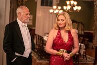 Filthy Rich – Eugene Monreaux (Gerald McRaney, l.); Margaret Monreaux (Kim Cattrall, r.)