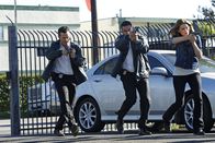 Castle – In wessen Gewalt befindet sich Richard Castle? Ryan (Seamus Dever, l.), Esposito (Jon Huertas, M.) und Kate Beckett (Stana Katic, r.) werden es herausfinden ...