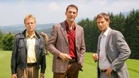 Die Rosenheim-Cops – Der neue Fall führt die Ermittler auf einen Golfplatz: Polizist Michael Mohr (Max Müller, l.), Christian Tebbe (Alexander Mazza, M.) und Kommissar Sven Hansen (Igor Jeftic, r.).