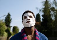 neoriginal: I don't work here – Dawit (Akeem van Flodrop) will eigentlich nur einen chilligen Wellnesstag einlegen. Doch als er auf dem Weg zu seinem Auto das Blaulicht der Polizei sieht, wird ihm schnell klar: Das war's mit der Entspannung!