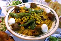 Zu Tisch ... – Zu Tisch Cap Bon – Tunesien Couscous für das abendliche Fastenbrechen Copyright: SRF/Berlin Producers/Michael Dreyer
