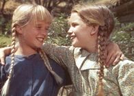 Unsere kleine Farm – Laura (Melissa Gilbert, r.) und Schulkameradin Olga Nordstrom (Kim Richards, l.) werden Freundinnen.