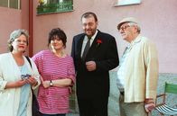 Kaisermühlen Blues – (v.li.) Marianne Mendt (Gitti Schimek), Brigitte Swoboda (Frau Koziber), Götz Kauffmann (Rudi Gneisser), Walter Langer (Herr Kudrnac).