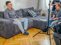 Dok 1 – Can Deliorman hat erst mit Hilfe seines Anwalts und dem 'richtigen' Einkommen die Staatsbürgerschaft erhalten.
