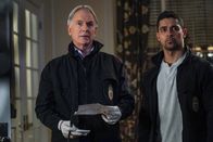 Navy CIS – Leroy Jethro Gibbs (Mark Harmon, l.); Nick Torres (Wilmer Valderrama, r.)