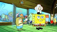 SpongeBob Schwammkopf – Squidward (vorne, r.)
