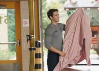 Chicago Fire – Chicago Fire Hochzeit mit Hindernissen - Regarding This Wedding Staffel 4, Episode 5 Vorbereitungen für die Hochzeit: Steven. R. McQueen als Jimmy Borelli