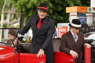 Modern Family – L-R: Claire Dunphy (Julie Bowen), Phil Dunphy (Ty Burrell), Luke Dunphy (Nolan Gould)