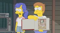 Die Simpsons – Marge (l.); Homer (r.)