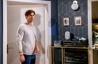 Sturm der Liebe – Paul (Sandro Kirtzel) ist getroffen, als er Leon und Josie innig zusammen sieht.