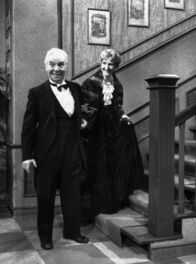 Dinner for One – Freddie Frinton als Diener James und May Warden als alleinspeisende alte Dame Miss Sophie.