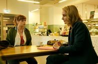 Die Heiland - Wir sind Anwalt – Romy Heiland (Christina Athenstädt, r.) und Tilly Vogel (Sina Reiß, l.) wissen nicht, ob sie die schweren Anschuldigungen gegen ihre Mandantin entkräften können.